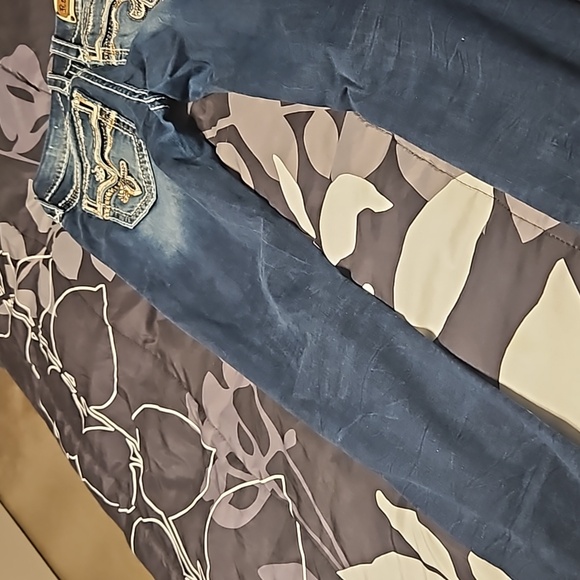 A pair of Size 27 Rock Revival skinny jeans - Picture 9 of 14